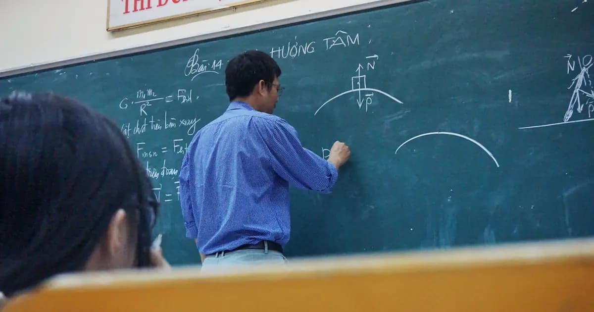 Top 5 Kính Mắt Thể Thao Chống UV Cho Chạy Bộ 2026: Gọng Nhẹ, Không Đổ Mồ Hôi