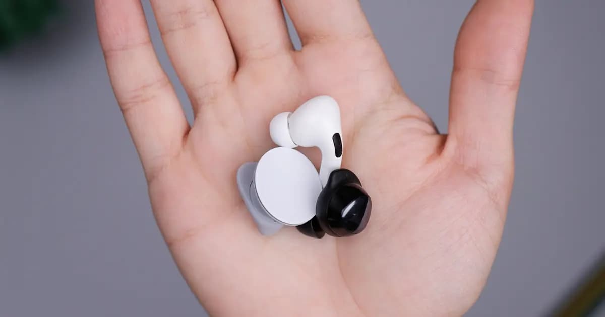 AirPods Pro 3 vs Sony WH-1000XM6: Tai Nghe Nào Đáng Mua Hơn 2026?