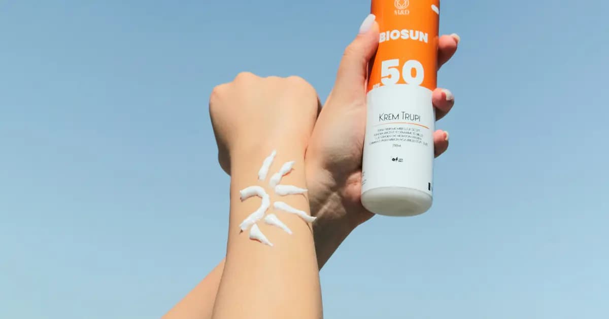 So Sánh Anessa vs Skin Aqua: Kem Chống Nắng Nào Tốt Hơn 2026?